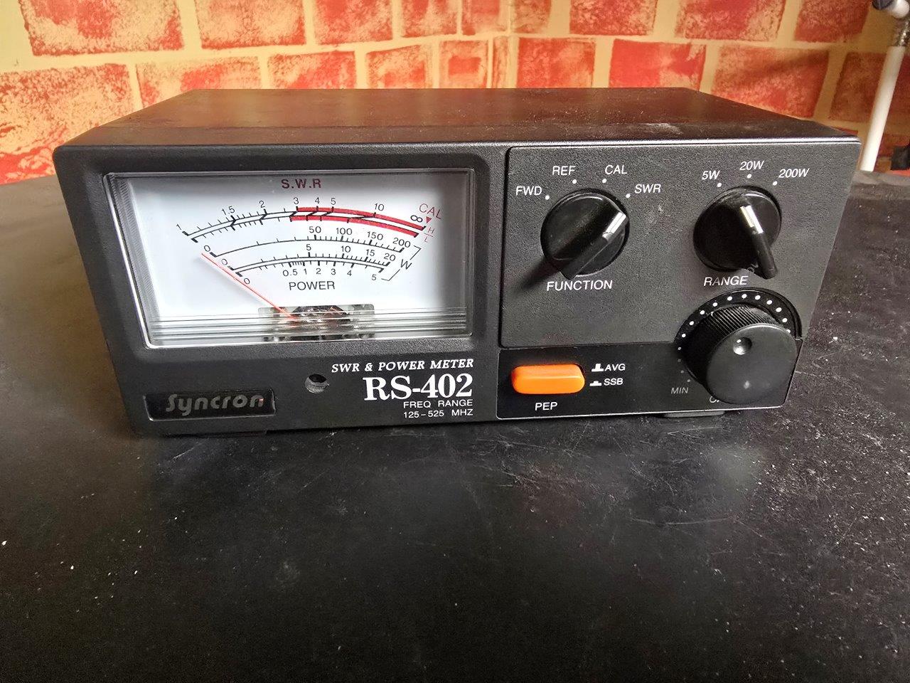 Syncron Rs-402 frekvencem no 125 Mhz līdz 525 Mhz un jaudam līdz 200W